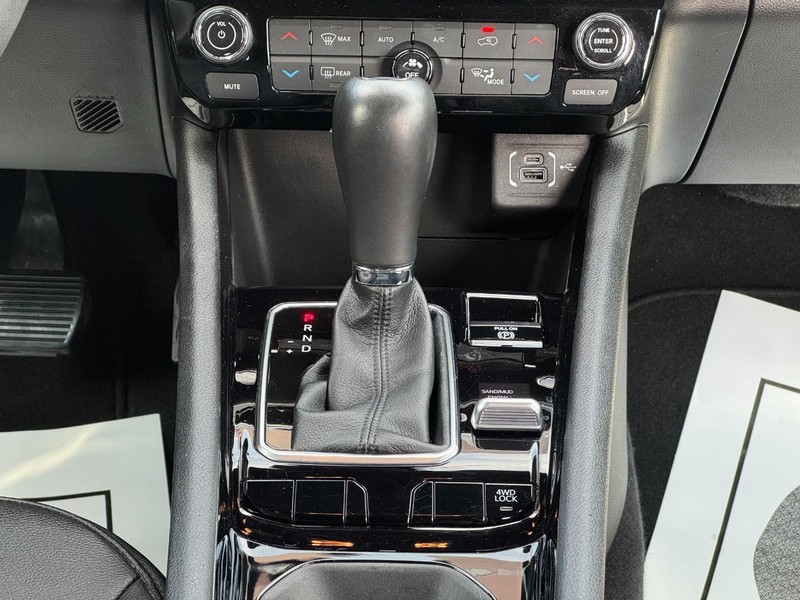 Jeep Compass Vehicle Full-screen Gallery Image 14