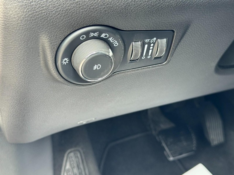 Jeep Compass Vehicle Full-screen Gallery Image 17
