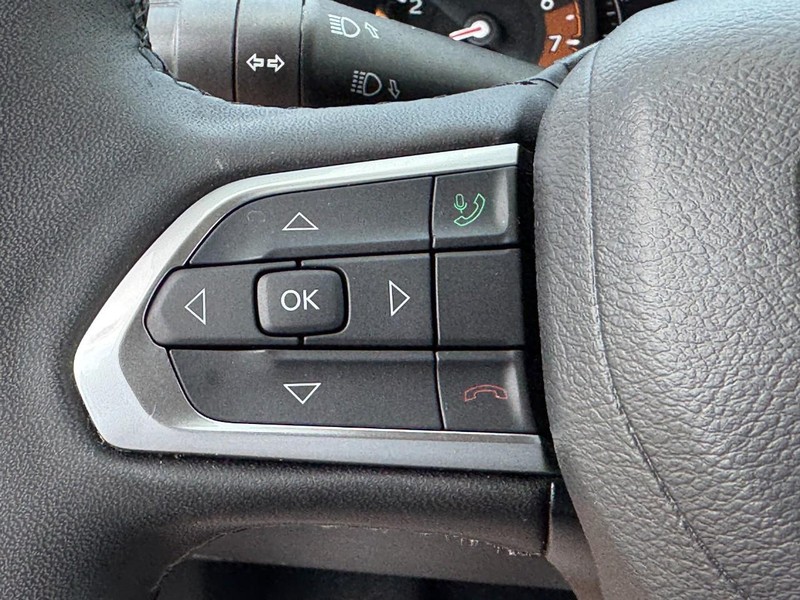 Jeep Compass Vehicle Full-screen Gallery Image 18
