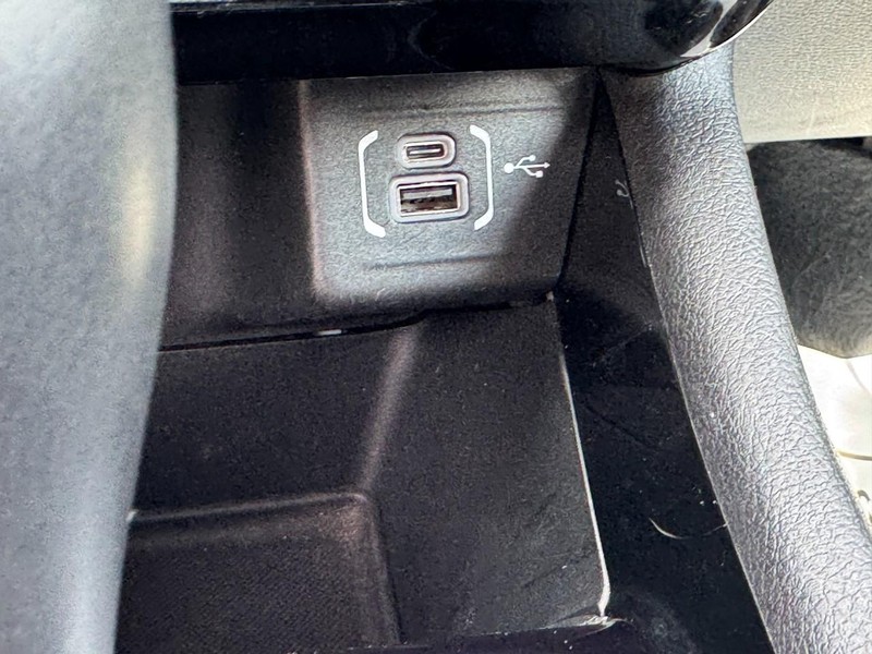 Jeep Compass Vehicle Full-screen Gallery Image 23