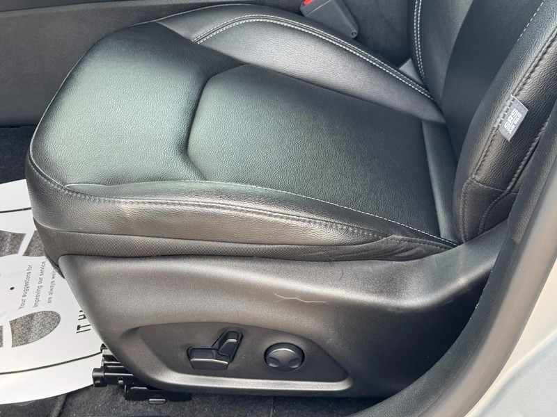 Jeep Compass Vehicle Full-screen Gallery Image 26