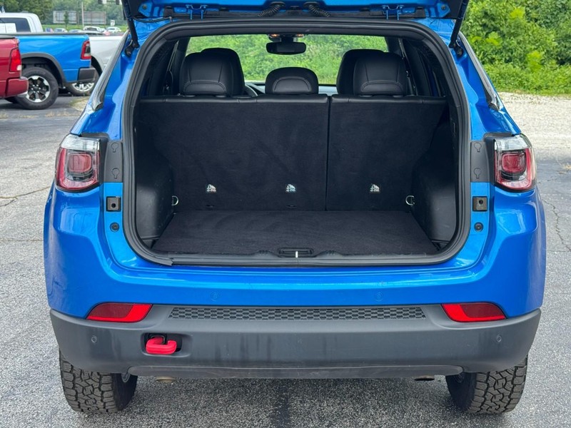 Jeep Compass Vehicle Full-screen Gallery Image 05