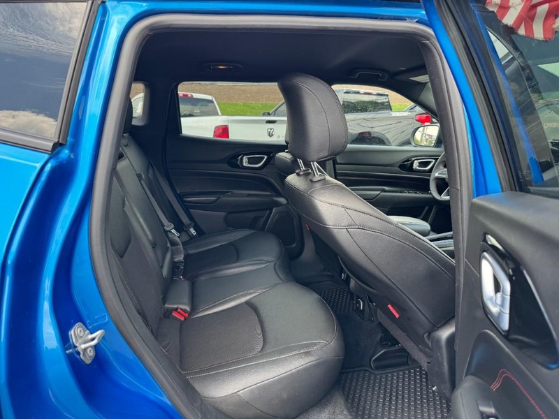 Jeep Compass Vehicle Full-screen Gallery Image 10