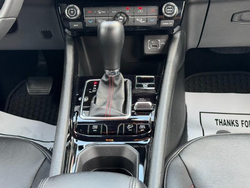 Jeep Compass Vehicle Full-screen Gallery Image 14