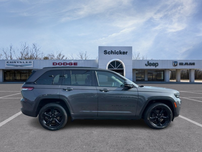 Jeep Grand Cherokee Vehicle Full-screen Gallery Image 02