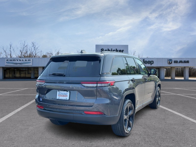 Jeep Grand Cherokee Vehicle Full-screen Gallery Image 03