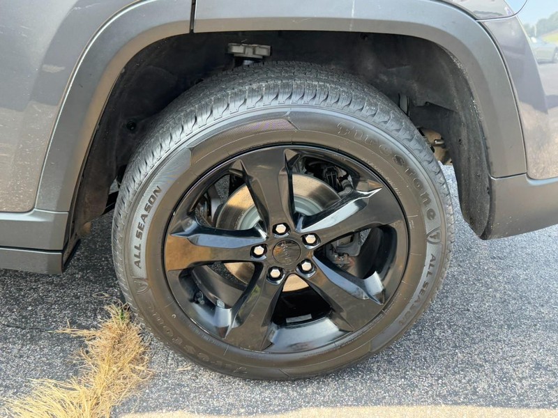 Jeep Grand Cherokee Vehicle Full-screen Gallery Image 07