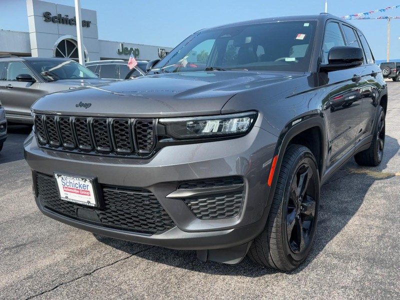 Jeep Grand Cherokee Vehicle Full-screen Gallery Image 08