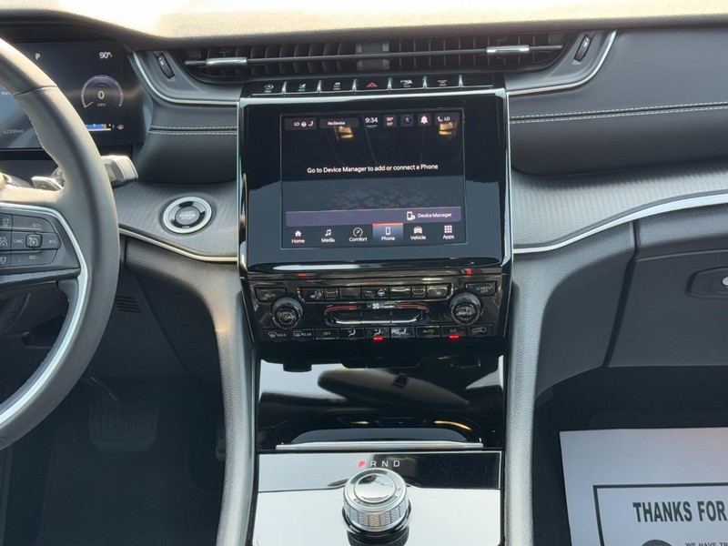 Jeep Grand Cherokee Vehicle Full-screen Gallery Image 14