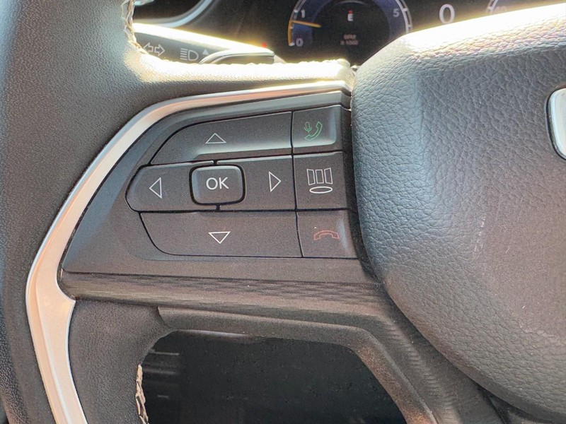 Jeep Grand Cherokee Vehicle Full-screen Gallery Image 17