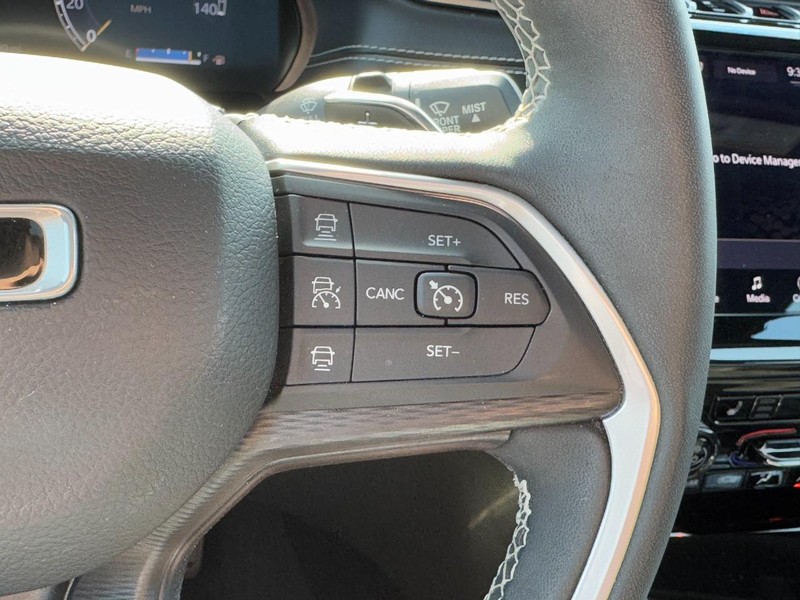 Jeep Grand Cherokee Vehicle Full-screen Gallery Image 18