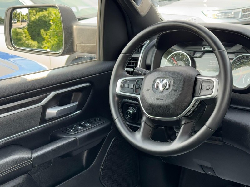 Ram 1500 Vehicle Full-screen Gallery Image 12