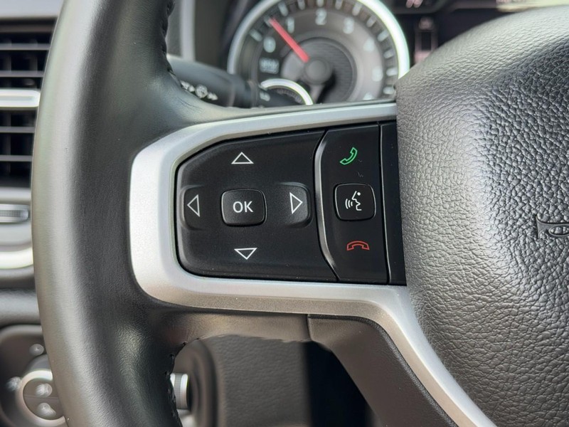 Ram 1500 Vehicle Full-screen Gallery Image 16