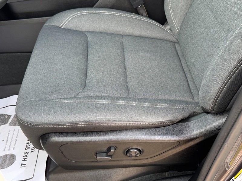 Ram 1500 Vehicle Full-screen Gallery Image 23
