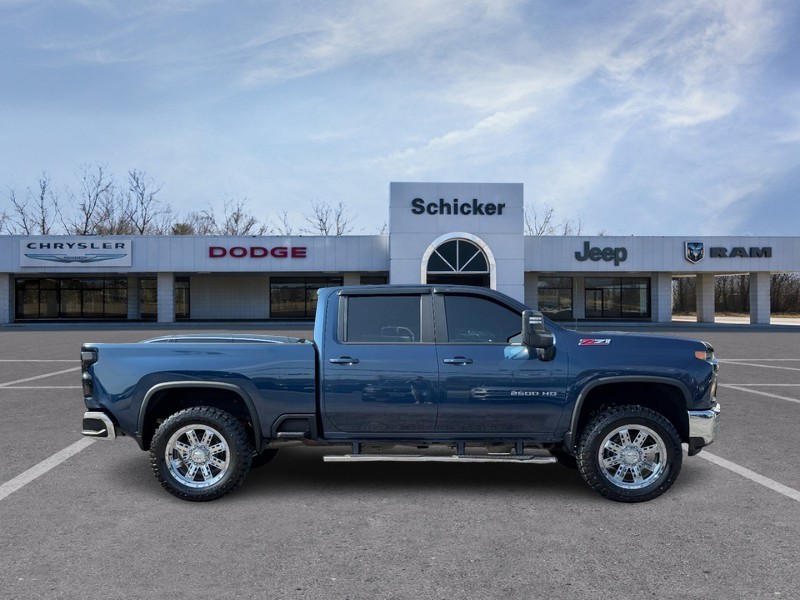 Chevrolet Silverado 2500HD Vehicle Full-screen Gallery Image 02