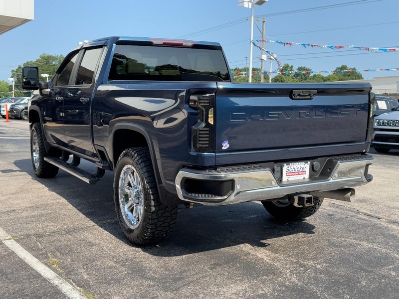 Chevrolet Silverado 2500HD Vehicle Full-screen Gallery Image 06
