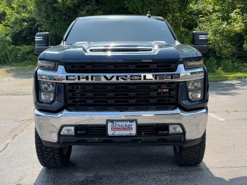 Chevrolet Silverado 2500HD Vehicle Full-screen Gallery Image 09