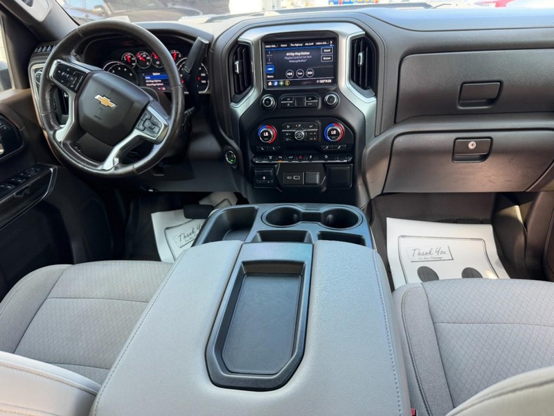 Chevrolet Silverado 2500HD Vehicle Full-screen Gallery Image 11