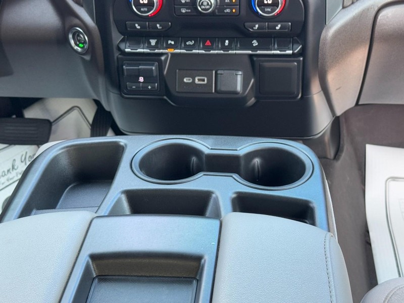 Chevrolet Silverado 2500HD Vehicle Full-screen Gallery Image 14