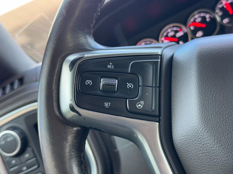 Chevrolet Silverado 2500HD Vehicle Full-screen Gallery Image 16
