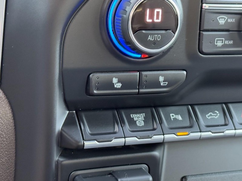 Chevrolet Silverado 2500HD Vehicle Full-screen Gallery Image 20