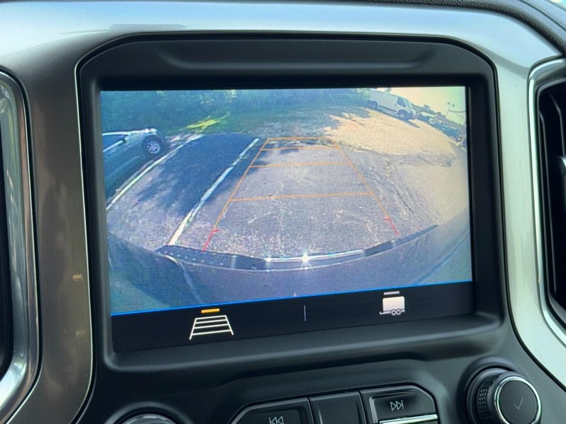 Chevrolet Silverado 2500HD Vehicle Full-screen Gallery Image 21