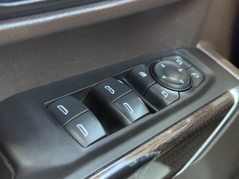 Chevrolet Silverado 2500HD Vehicle Full-screen Gallery Image 22