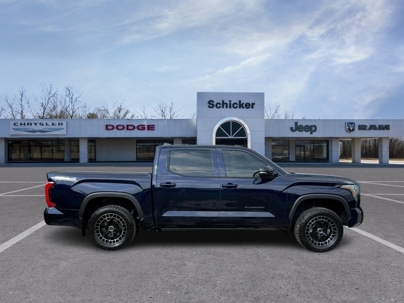 Toyota Tundra 4WD Vehicle Full-screen Gallery Image 02