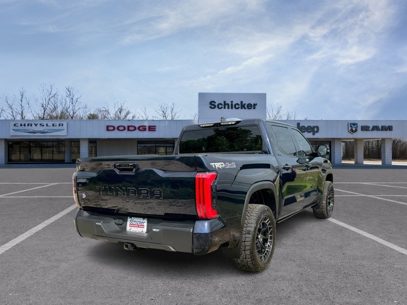 Toyota Tundra 4WD Vehicle Full-screen Gallery Image 03