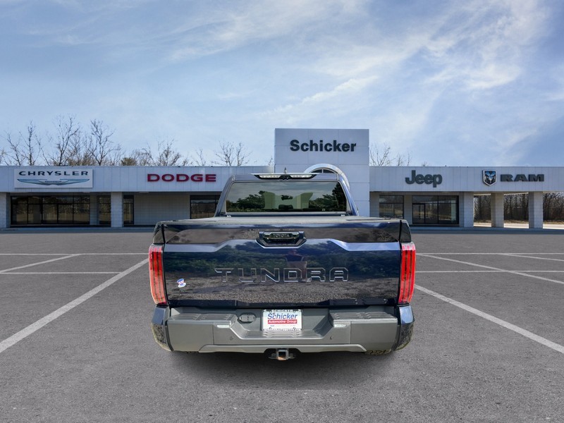 Toyota Tundra 4WD Vehicle Full-screen Gallery Image 04