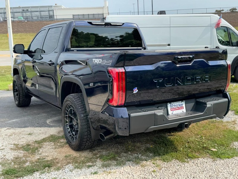 Toyota Tundra 4WD Vehicle Full-screen Gallery Image 06