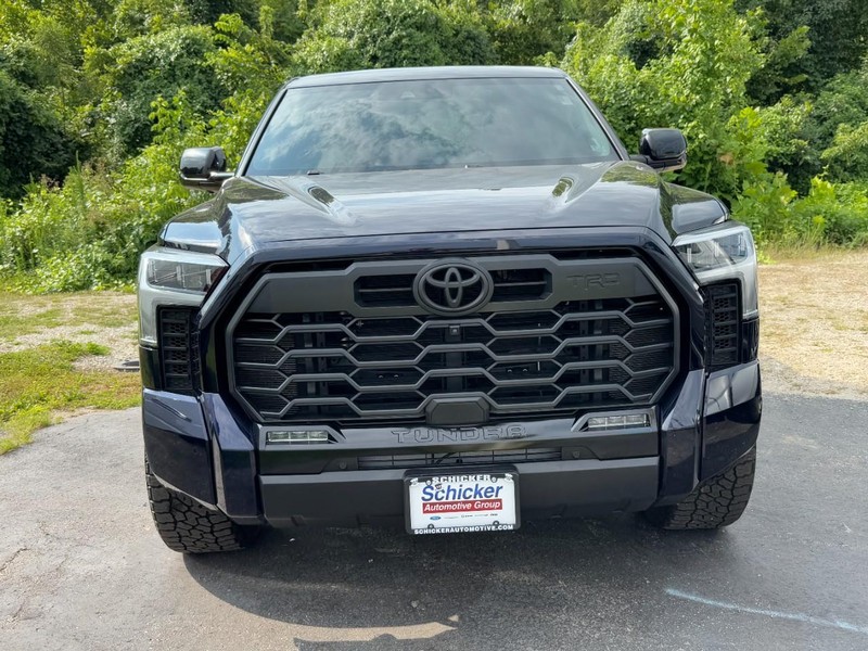 Toyota Tundra 4WD Vehicle Full-screen Gallery Image 09