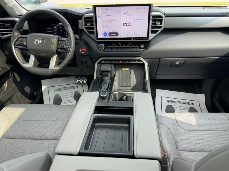 Toyota Tundra 4WD Vehicle Full-screen Gallery Image 11
