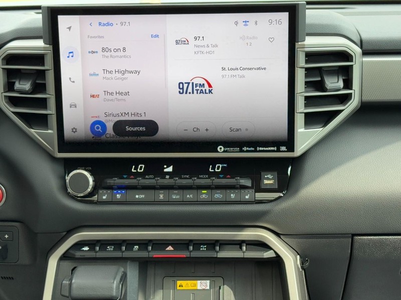 Toyota Tundra 4WD Vehicle Full-screen Gallery Image 13