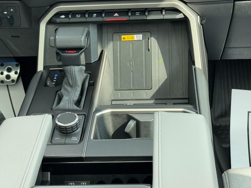 Toyota Tundra 4WD Vehicle Full-screen Gallery Image 14