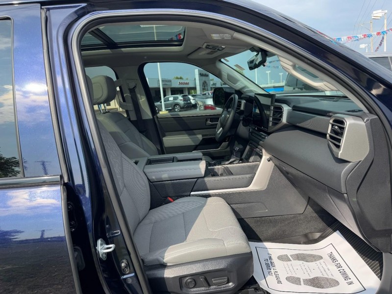 Toyota Tundra 4WD Vehicle Full-screen Gallery Image 15