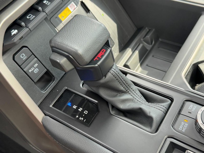 Toyota Tundra 4WD Vehicle Full-screen Gallery Image 21