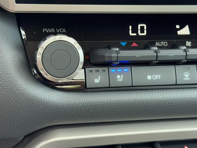Toyota Tundra 4WD Vehicle Full-screen Gallery Image 22