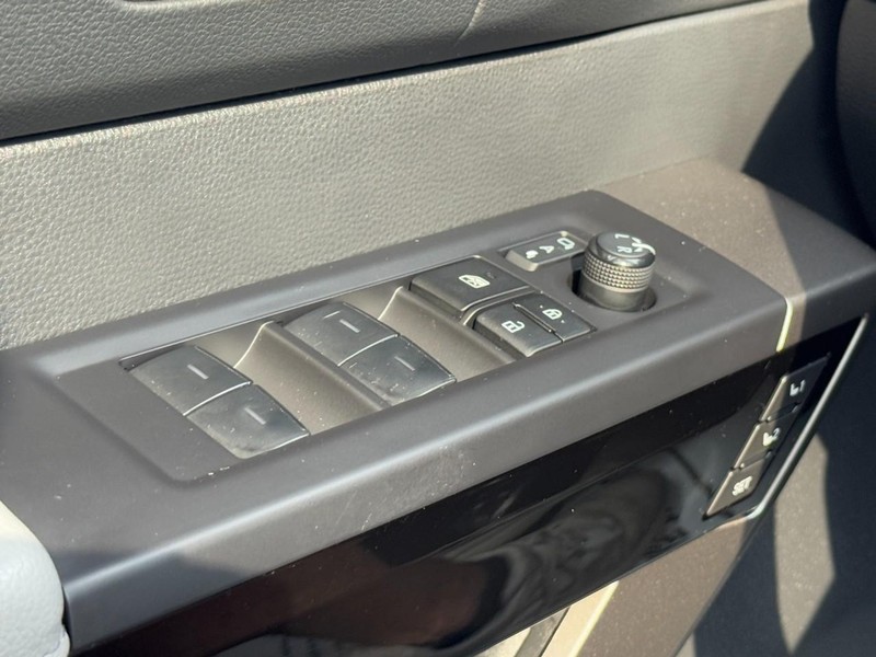 Toyota Tundra 4WD Vehicle Full-screen Gallery Image 25
