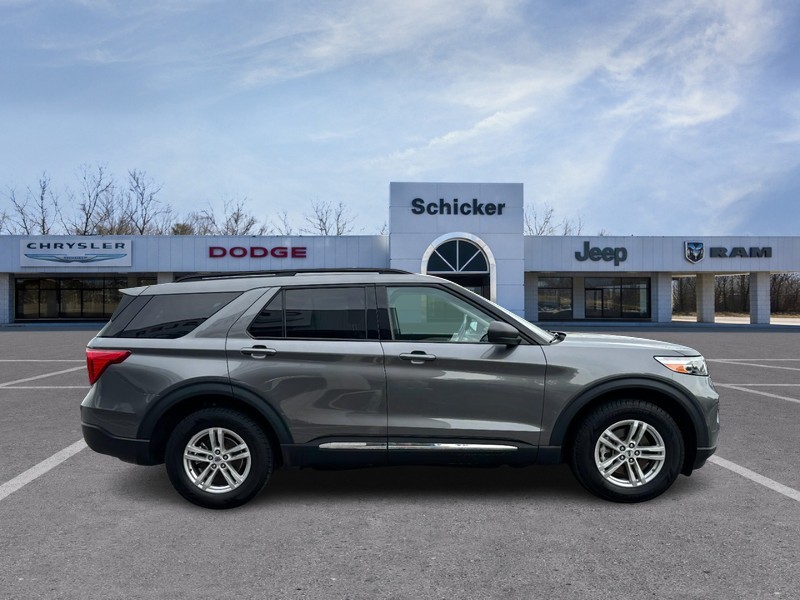 Ford Explorer Vehicle Full-screen Gallery Image 02