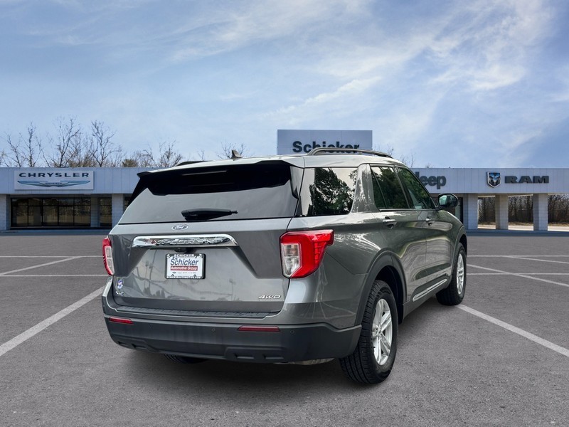 Ford Explorer Vehicle Full-screen Gallery Image 03
