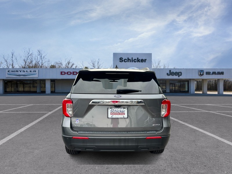 Ford Explorer Vehicle Full-screen Gallery Image 04
