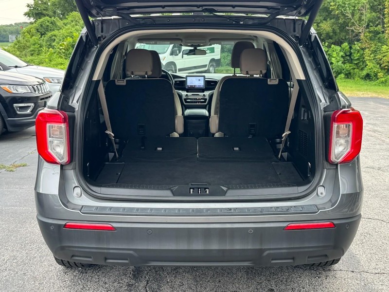 Ford Explorer Vehicle Full-screen Gallery Image 05