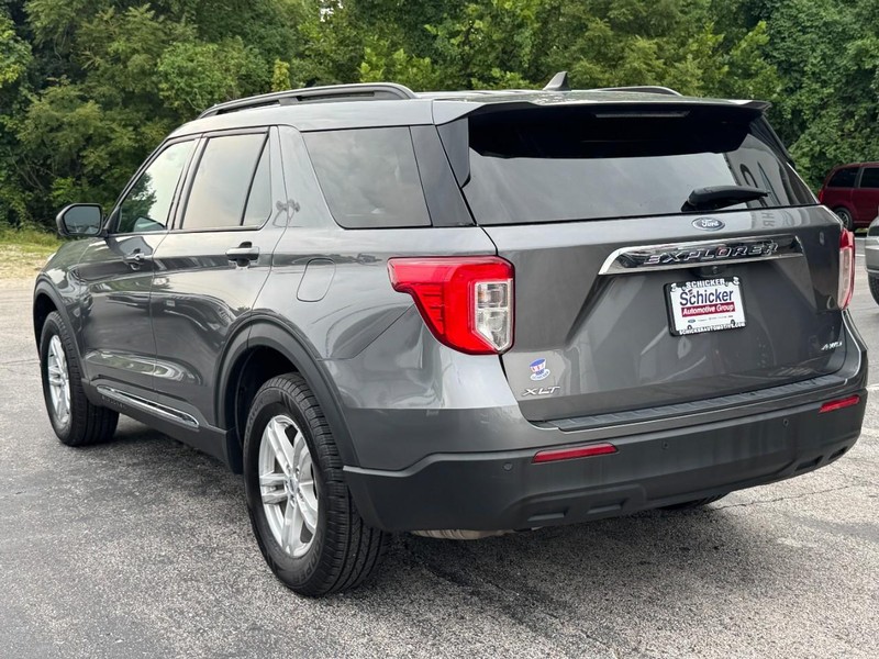 Ford Explorer Vehicle Full-screen Gallery Image 06