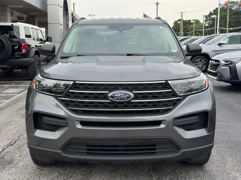 Ford Explorer Vehicle Full-screen Gallery Image 09