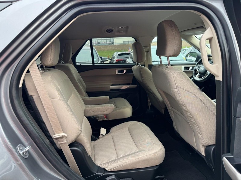 Ford Explorer Vehicle Full-screen Gallery Image 10