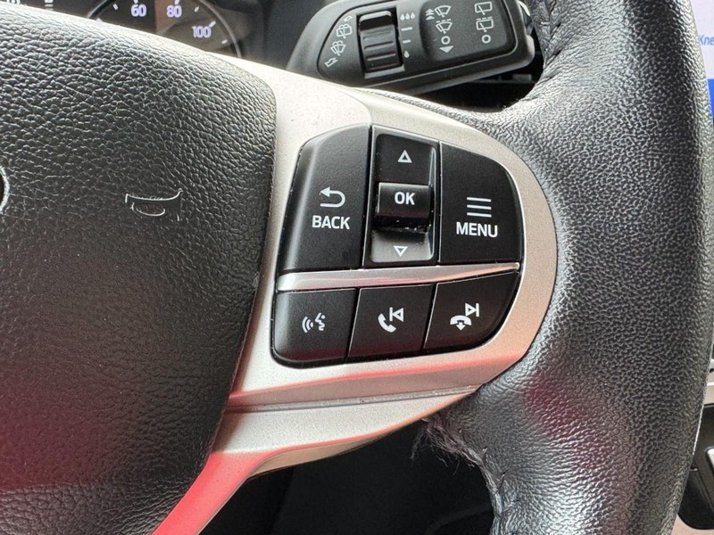 Ford Explorer Vehicle Full-screen Gallery Image 17