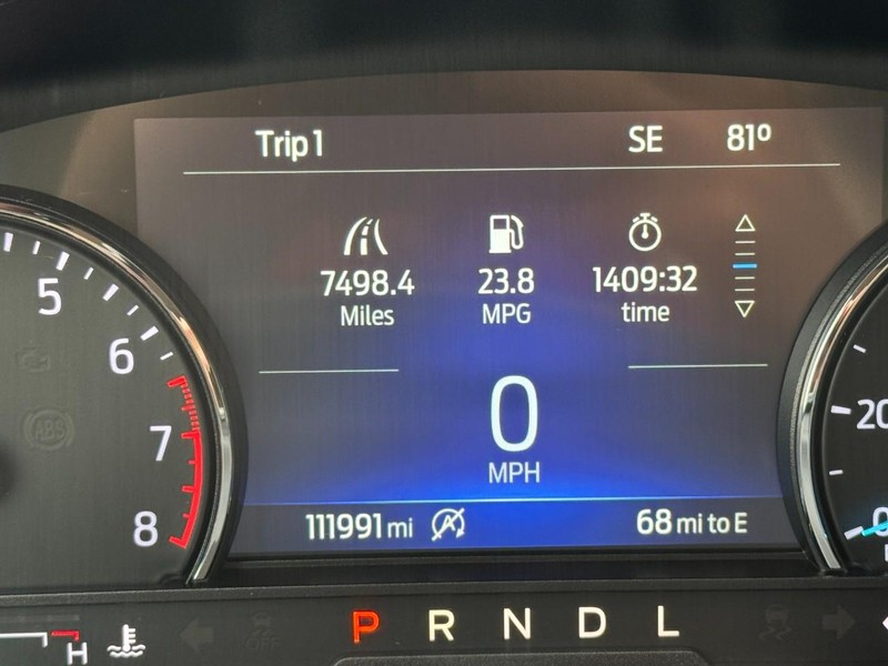 Ford Explorer Vehicle Full-screen Gallery Image 18
