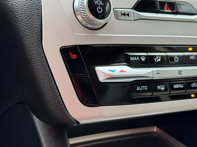 Ford Explorer Vehicle Full-screen Gallery Image 19