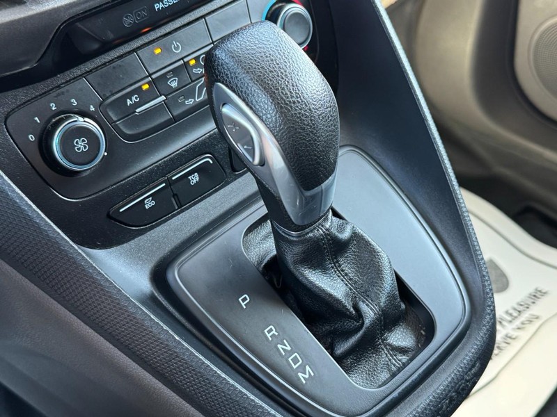 Ford Transit Connect Van Vehicle Full-screen Gallery Image 21